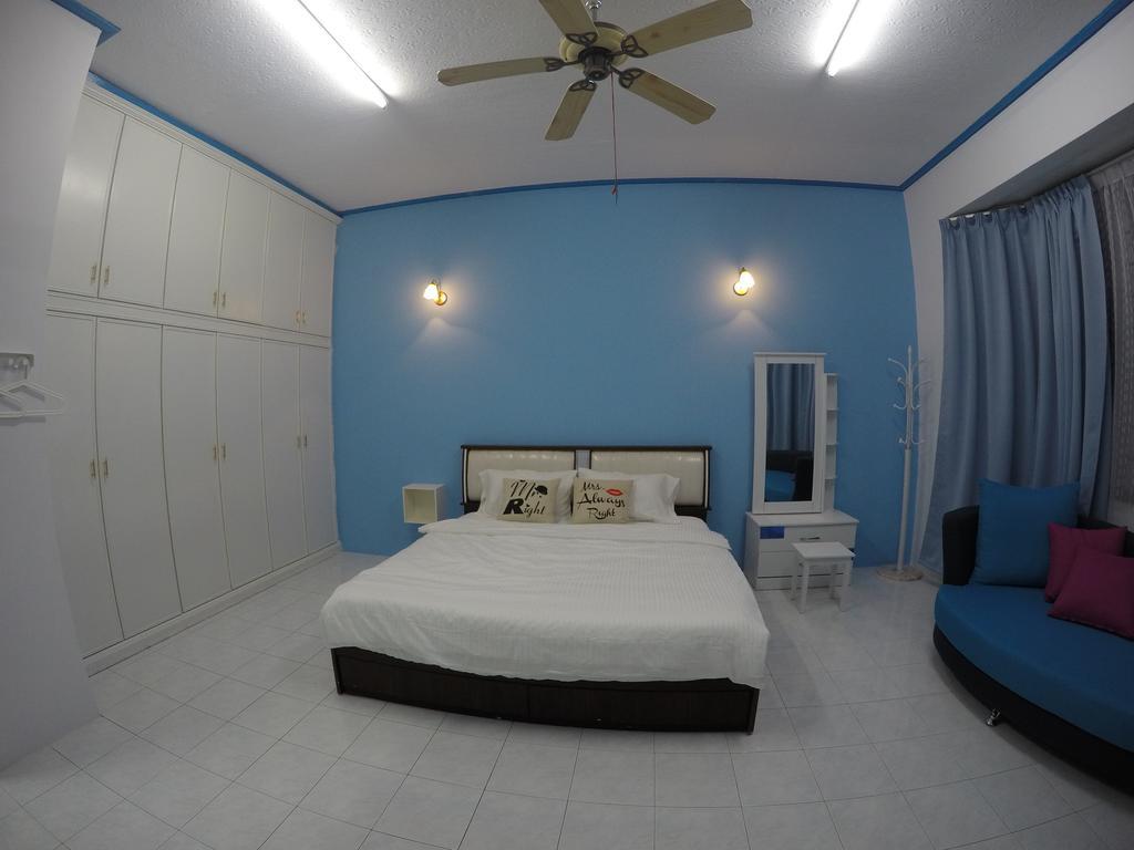 Little Blue House Kemaman Guesthouse Chukai Eksteriør billede